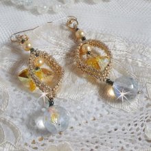 BO Bo'Soleil montado con corazones de cristal de Swarovski, perlas doradas y ganchos de oro de 14 quilates